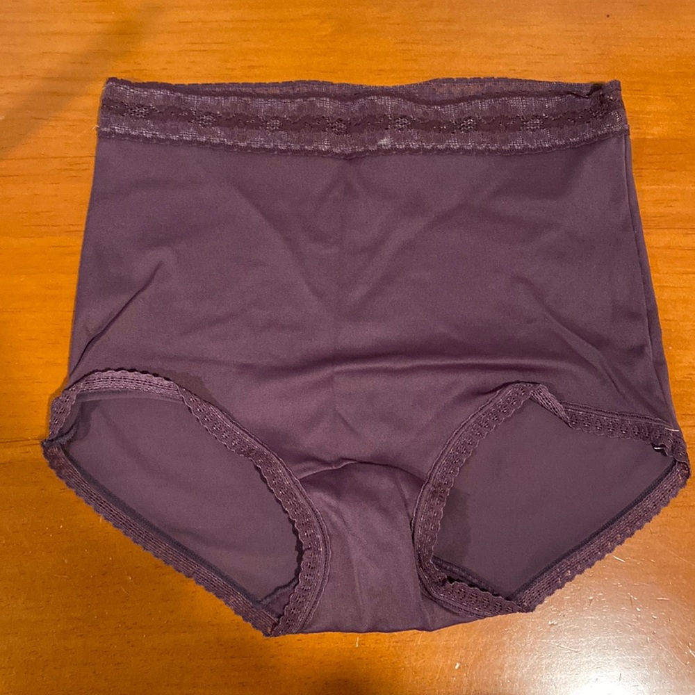 NWOT COLOMBIAN LEONISA UNDERWEAR